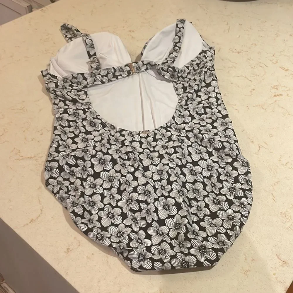 Anne Cole black & white flower one piece swimsuit SZ 16